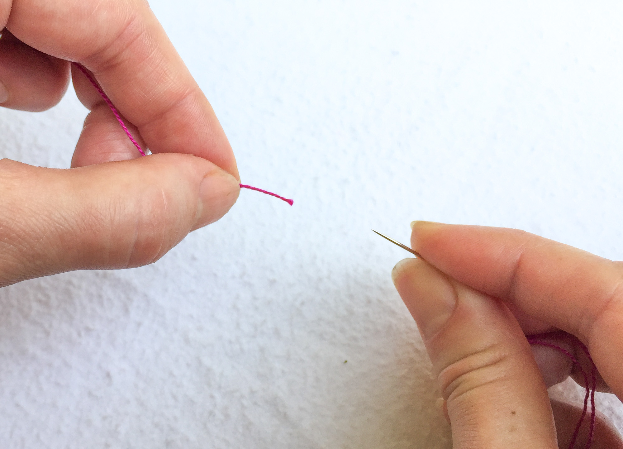 How to Tie a Knot in Thread Using a Quilter's Knot - Easy Sewing For  Beginners